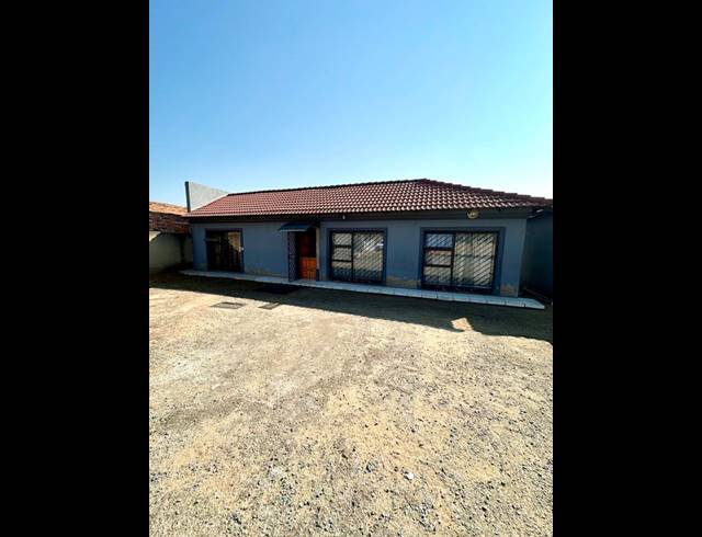 3 BEDROOM HOUSE FOR SALE IN SELCOURT